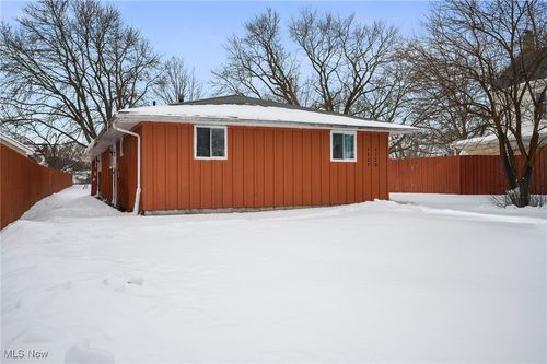 1227 W 19th St, Lorain, OH, 44052-3921 | Card Image