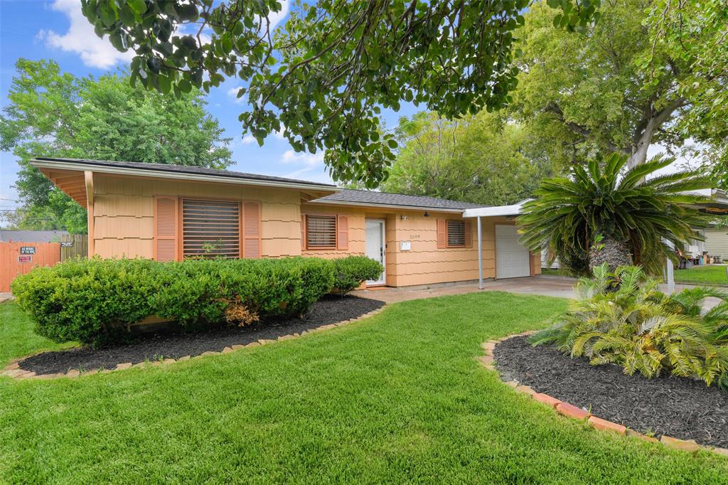 3rd Ave, Texas City, TX 77590