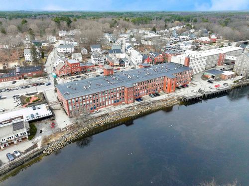 apt-35-125 Main St, Newmarket, NH, 03857-1640 | Card Image