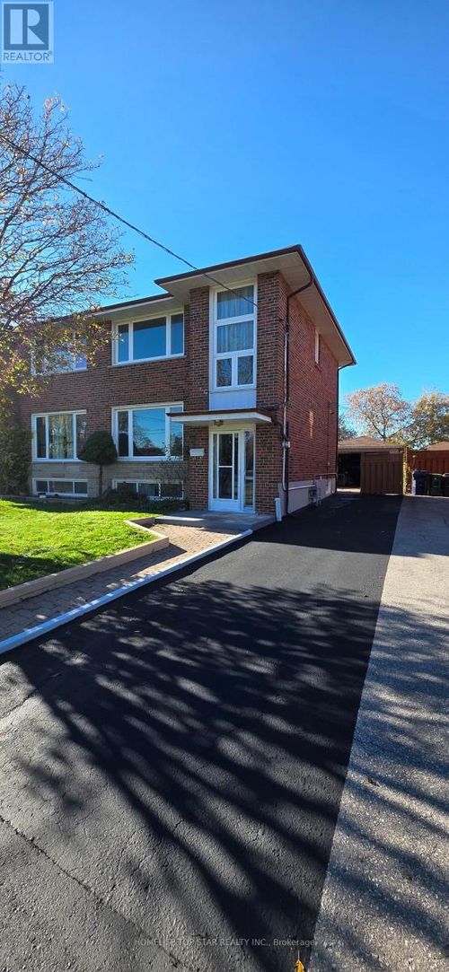 32 Wyndcliff Crescent S, Toronto (Victoria Village), ON, M4A2K1 | Card Image