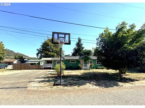 224 5th St, Dillard, OR, 97432-5002 | Card Image