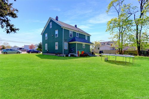 60 Lincoln Ave, Sayville, NY, 11782-2737 | Card Image