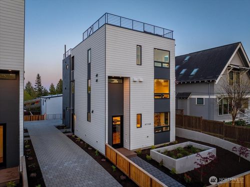 4116 A Burke Avenue N, Seattle, WA, 98103 | Card Image