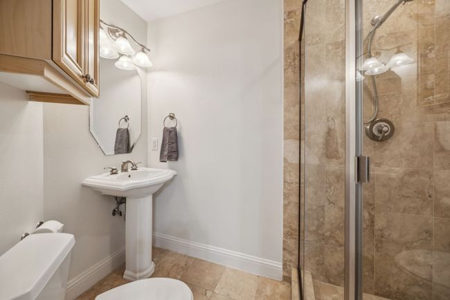 Ensuite bathroom | Image 5
