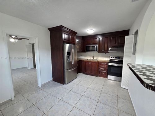 back-2313 Nw 33rd St, Miami, FL, 33142-5858 | Card Image