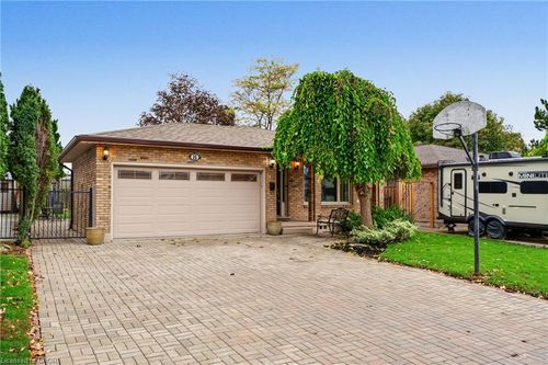 8 Valanna Crt, Hamilton, ON, L9C7A3 | Card Image