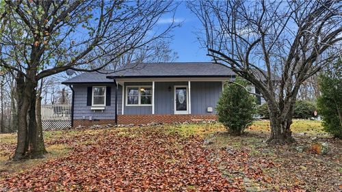 152 Wall Ave, Thomasville, NC, 27360-7944 | Card Image