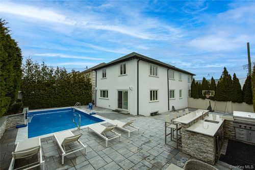 15496 Riverside Dr, Whitestone, NY, 11357-1340 | Card Image