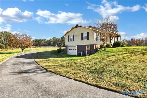 16516 Hampton Ln, Athens, AL, 35611-8205 | Card Image