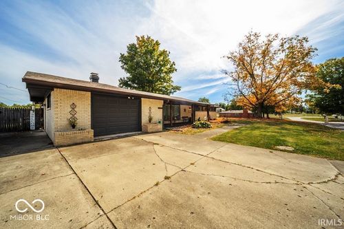 8000 S Maple Dr, Daleville, IN, 47334-9663 | Card Image