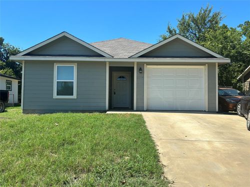 2104 Daniel St, Fort Worth, TX, 76104-6203 | Card Image