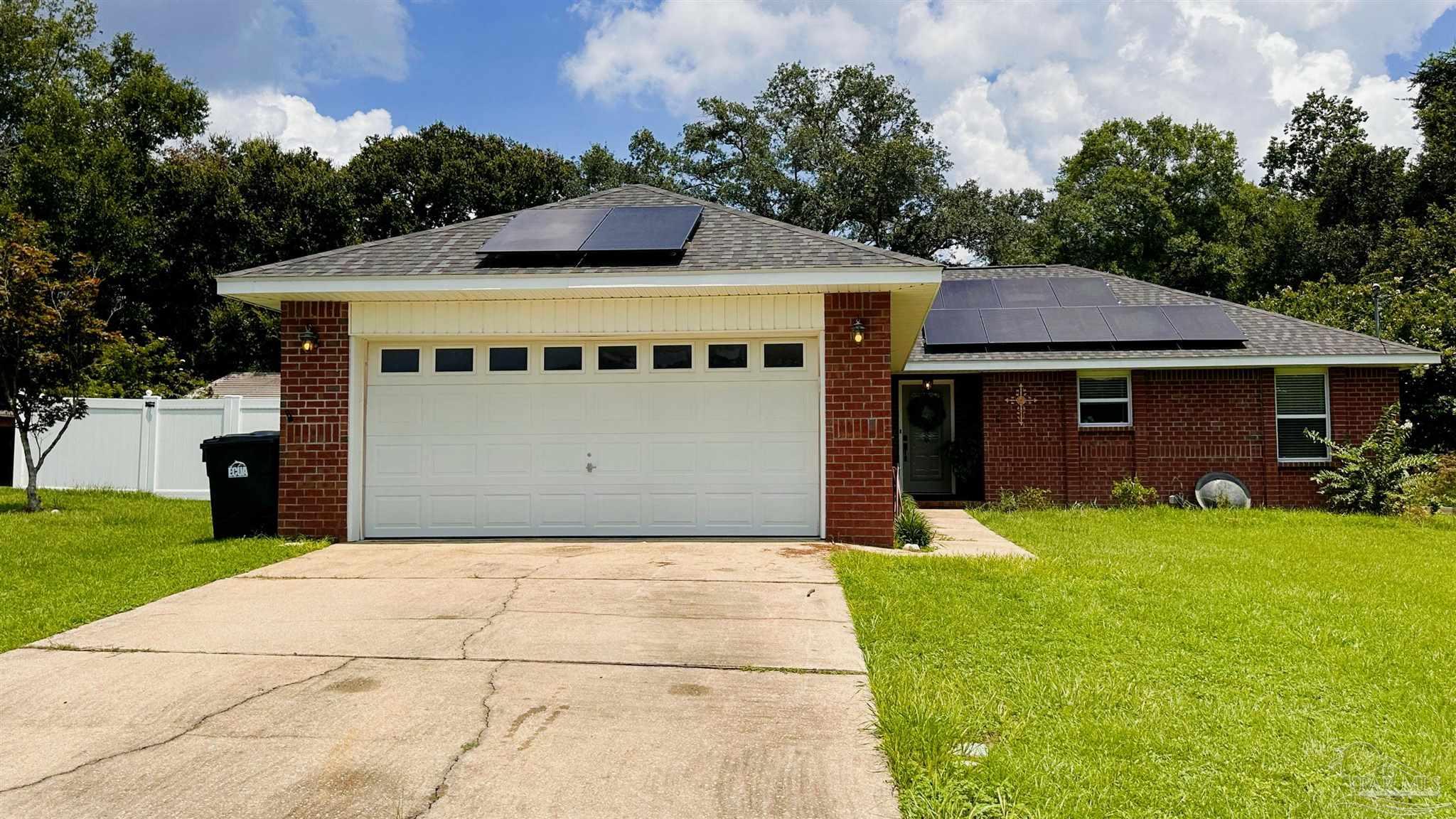 Ard Dr, Pensacola, FL 32526