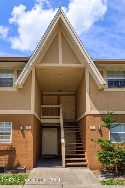 250 Berkshire Lane, Condo with 2 bedrooms, 1 bathrooms and null parking in Melbourne FL | Image 2