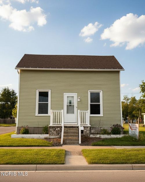 727 E 2nd St, Ottawa, OH, 45875-2001 | Card Image