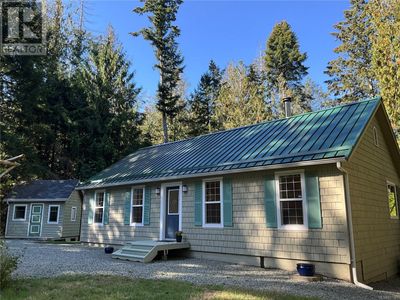 683 South Rd, House other with 2 bedrooms, 1 bathrooms and 2 parking in Gabriola BC | Image 2