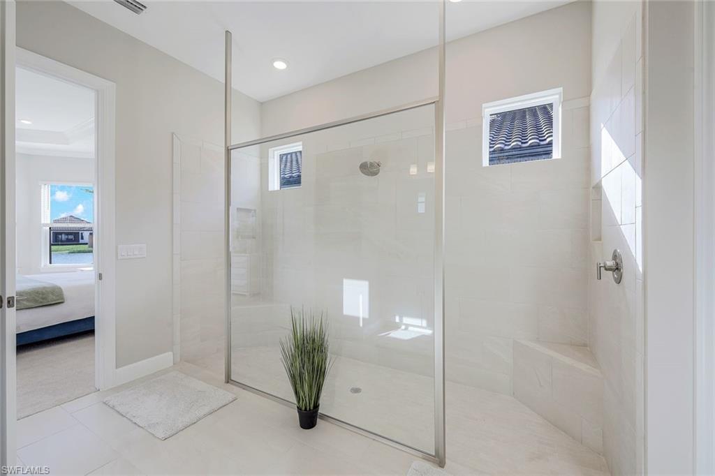 Residential Lease in FORT MYERS 3