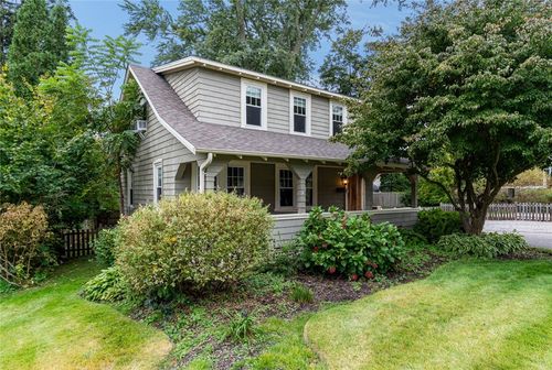 30 Ledge Rd, East Greenwich, RI, 02818-2918 | Card Image