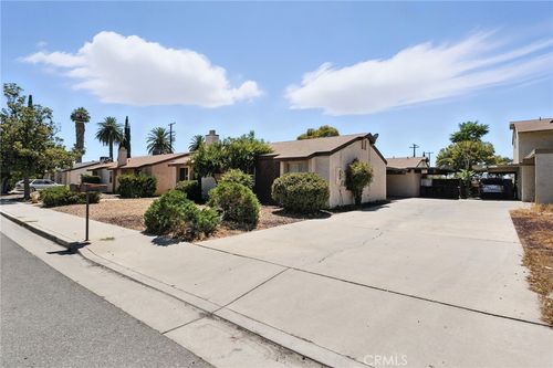 873 Douglas Ct, Hemet, CA, 92543-7106 | Card Image