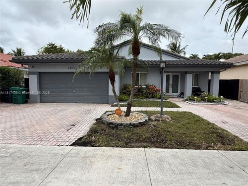 6871 Sw 159th Pl, Miami, FL, 33193-3631 | Card Image