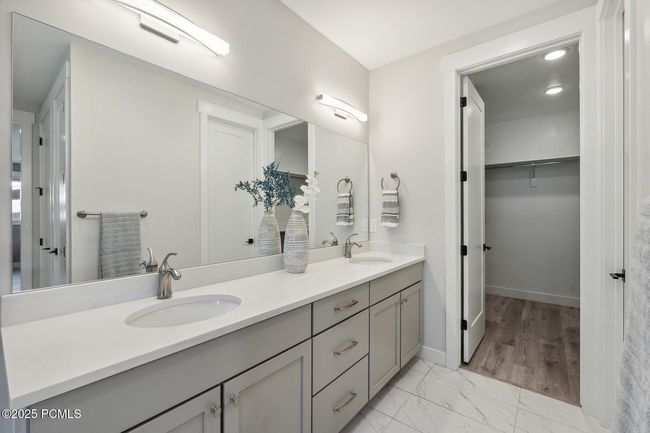 363 E Overlook Loop, Condo with 3 bedrooms, 4 bathrooms and null parking in Hideout UT | Image 20