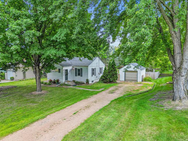 Plenty of parking for your guests | Image 39