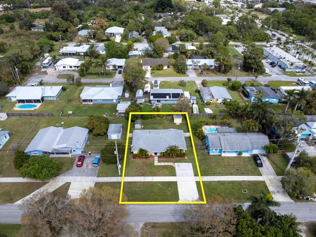 1287 Sw Sunset Trl, House other with 4 bedrooms, 2 bathrooms and null parking in Palm City FL | Image 28