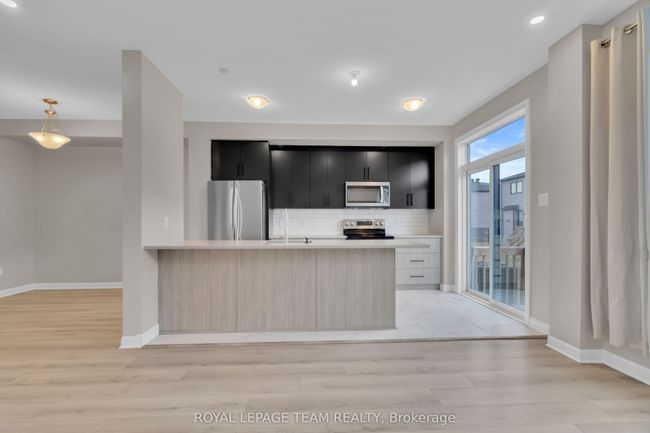 736 Cashmere Terr, House attached with 3 bedrooms, 4 bathrooms and 1 parking in Ottawa ON | Image 17