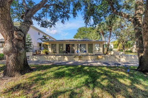 135 6th Ave N, St Petersburg, FL, 33701-2543 | Card Image