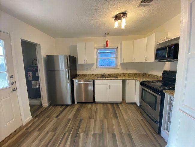 B - 9618 Sugar Hill Dr, Home with 2 bedrooms, 1 bathrooms and 1 parking in Austin TX | Image 6
