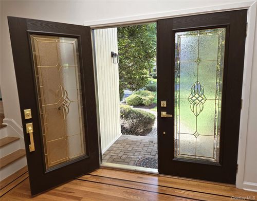 20 Devonshire Dr, White Plains, NY, 10605-5472 | Card Image