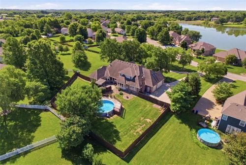 15586 Cedar Ln, Basehor, KS, 66007-7388 | Card Image