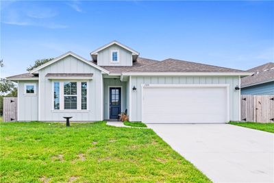 105 Broad Oak Drive, House other with 4 bedrooms, 2 bathrooms and null parking in Rockport TX | Image 1