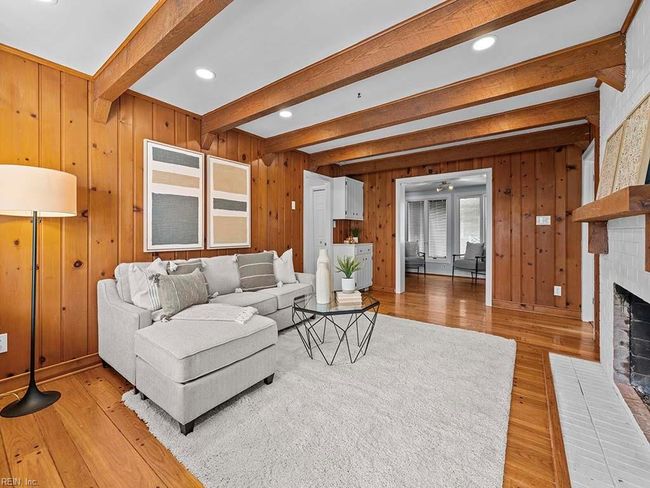 This pine wood floor is gorgeous! | Image 17