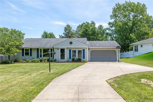 8073 W 130th St, North Royalton, OH, 44133-1001 | Card Image