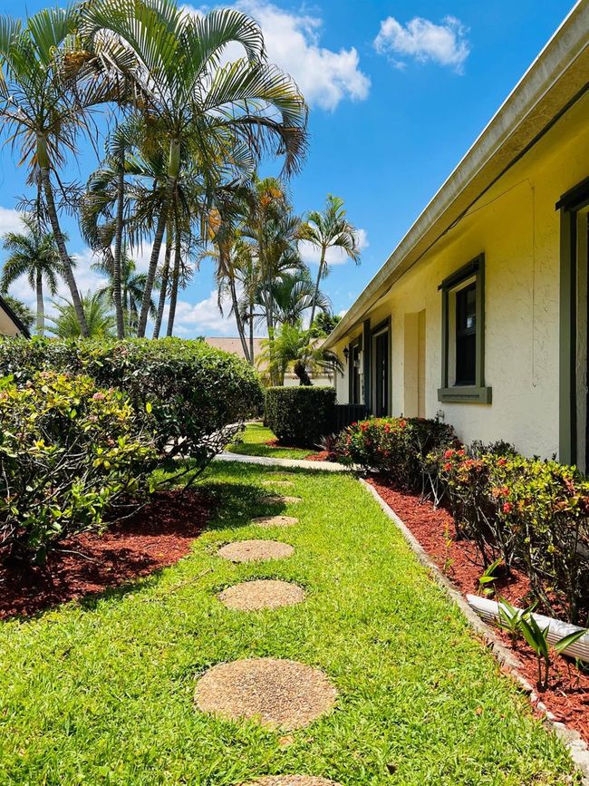 2749 Sw 5 Th St, Townhouse with 2 bedrooms, 2 bathrooms and null parking in Delray Beach FL | Image 5