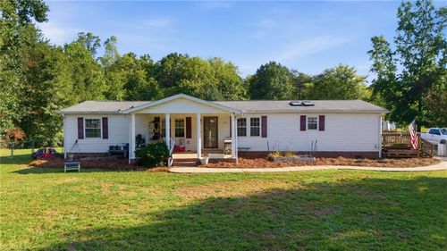 212 Teal Dr, Reidsville, NC, 27320-9143 | Card Image