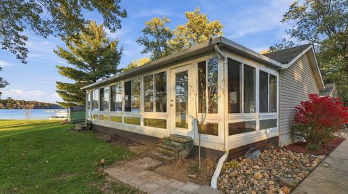 8283 Sunset Dr, Lyons, MI, 48851-9696 | Card Image