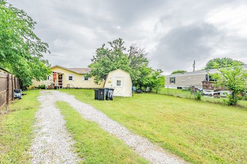 1941 Michael Ct, Azle, TX, 76020-4783 | Card Image