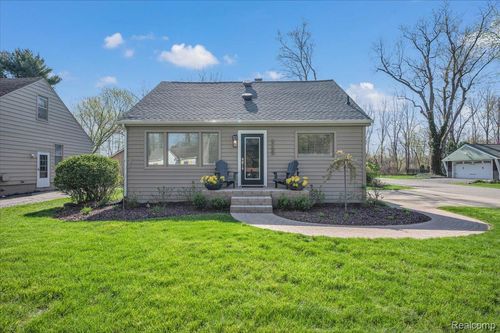 2155 Avondale, Sylvan Lake, MI, 48320 | Card Image