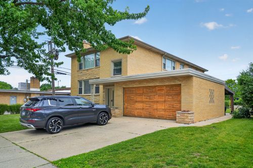 7941 Karlov Ave, Skokie, IL, 60076-3581 | Card Image
