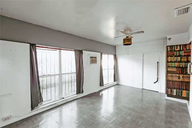 2005 E Crenshaw St, House other with 3 bedrooms, 1 bathrooms and null parking in TAMPA FL | Image 18