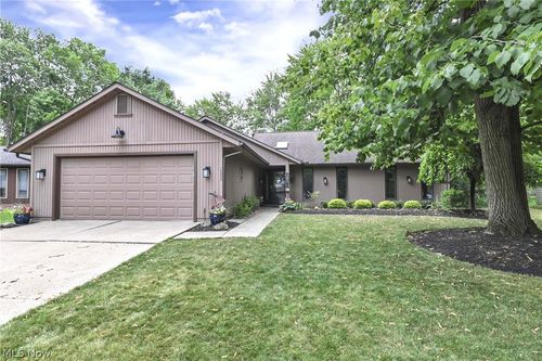 14855 Hartford Trl, Strongsville, OH, 44136-8217 | Card Image