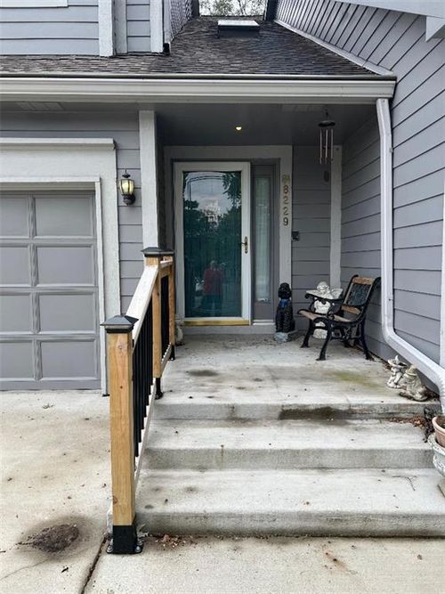 8229 Nw Barrybrooke Ct, Kansas City, MO, 64151-1086 | Card Image