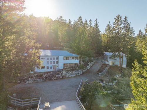 985 Guffy Rd, Chelan, WA, 98816-9122 | Card Image