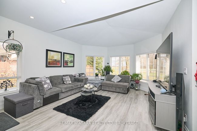 637 Carl Rd, House other with 5 bedrooms, 4 bathrooms and 20 parking in Port Robinson ON | Image 7