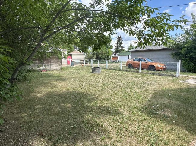 202 3 Avenue E, Home with 2 bedrooms, 1 bathrooms and 4 parking in Hanna AB | Image 4