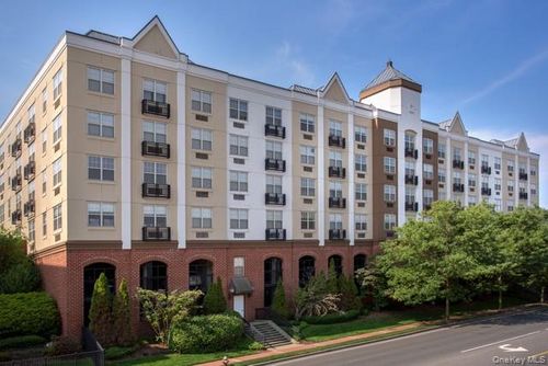 n2211-100 Glen St, Glen Cove, NY, 11542-5119 | Card Image