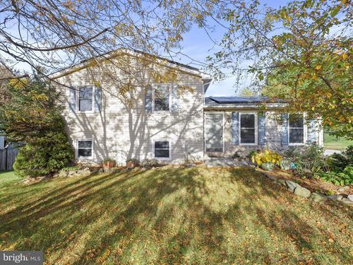 104 Rebeccas Ct, SMITHSBURG, MD, 21783-2076 | Card Image