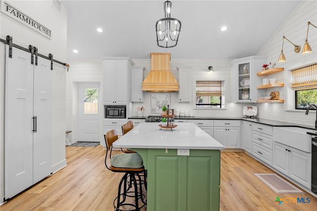 Kitchen with island/bar | Image 6