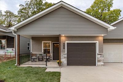 5820 Hunter Court, Home with 2 bedrooms, 2 bathrooms and null parking in Raytown MO | Image 2